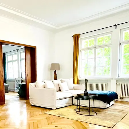 Luxusapartment Im Dichterviertel *garten*parkplatz*wifi* Apartment